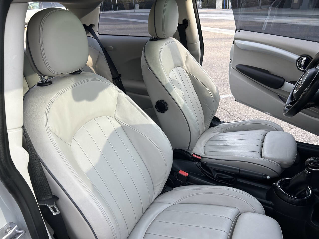 Used 2014 MINI Cooper 2-Door Hardtop w/ Premium Package image 9