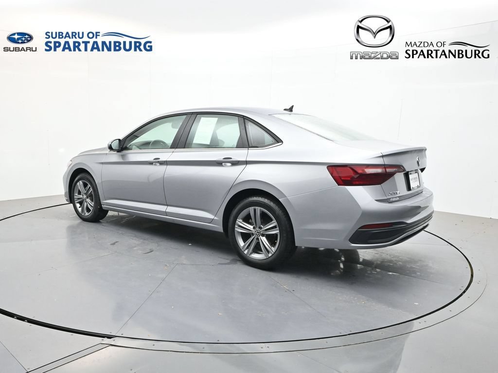 Used 2024 Volkswagen Jetta SE FWD image 6