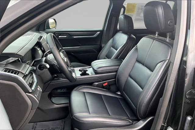 Used 2025 GMC Acadia Elevation w/ Elevation Premium Package AWD/4WD image 24