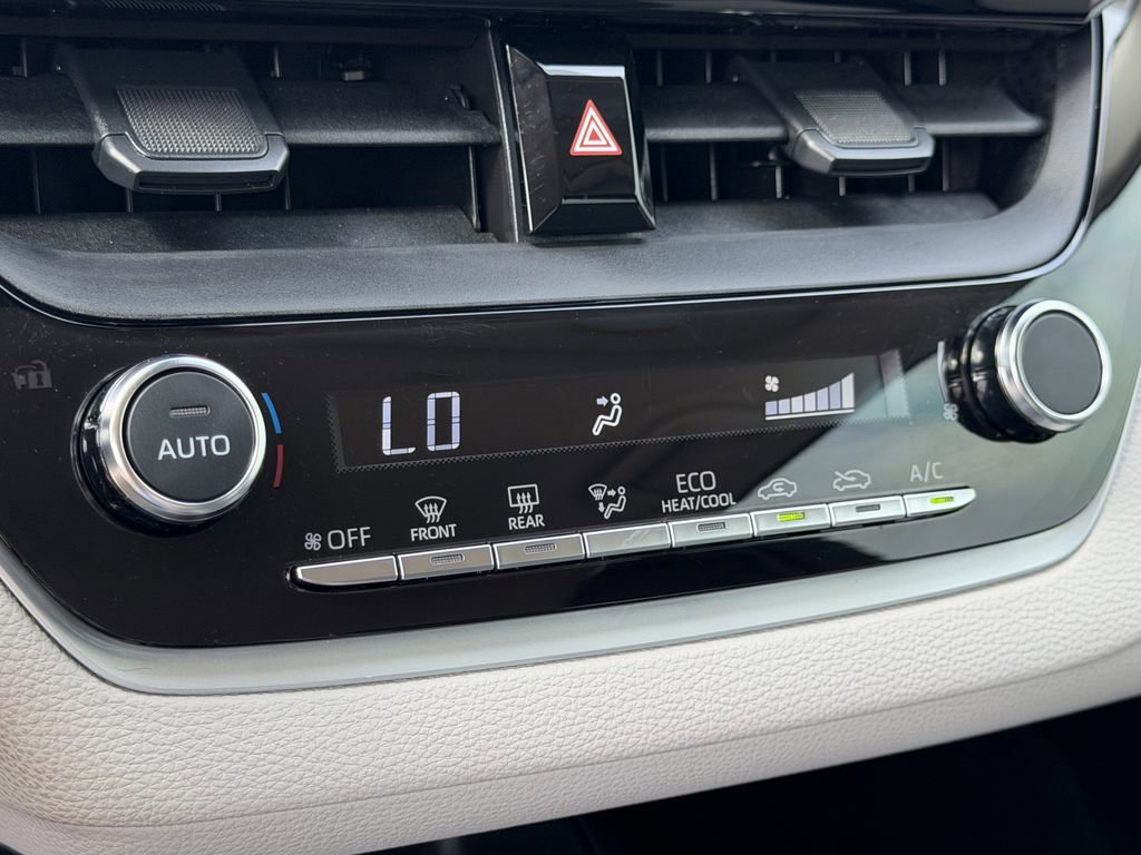 Used 2025 Toyota Corolla LE FWD image 20