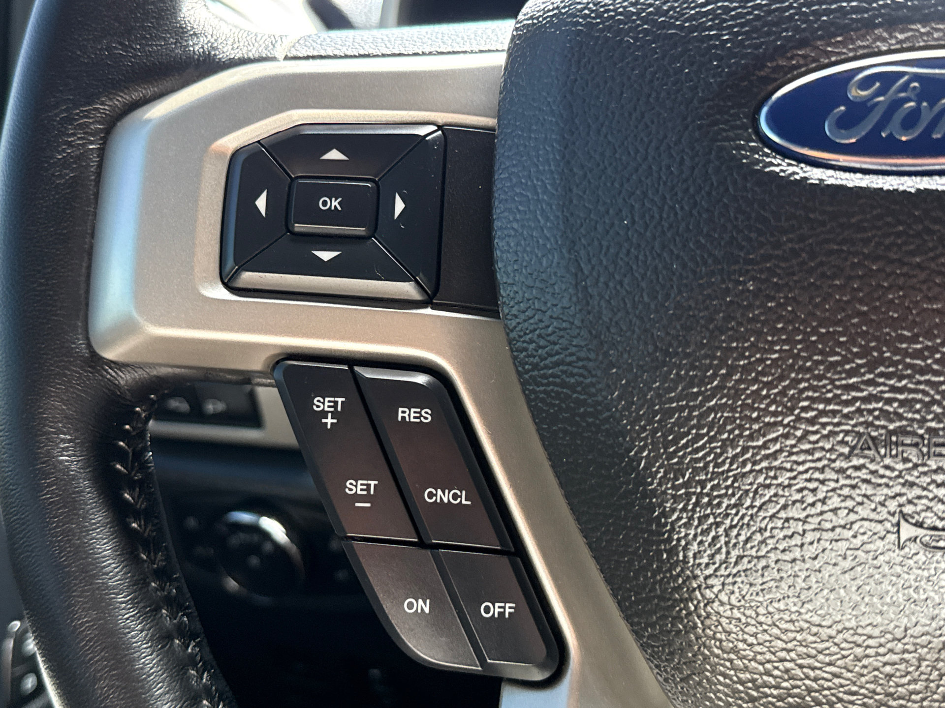 Used 2022 Ford F350 Lariat w/ Lariat Ultimate Package AWD/4WD image 28