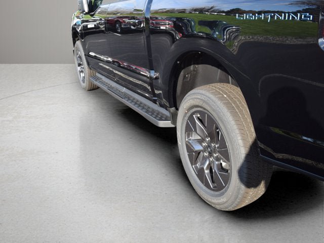 New 2025 Ford F150 Lightning Flash AWD/4WD image 4
