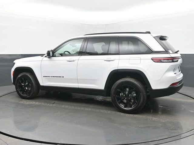 New 2026 Jeep Grand Cherokee Laredo image 3