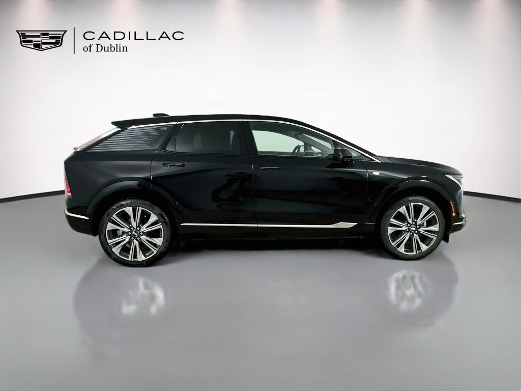 New 2027 Cadillac Optiq Premium Luxury w/ LPO, Floor Liner Package AWD/4WD image 4