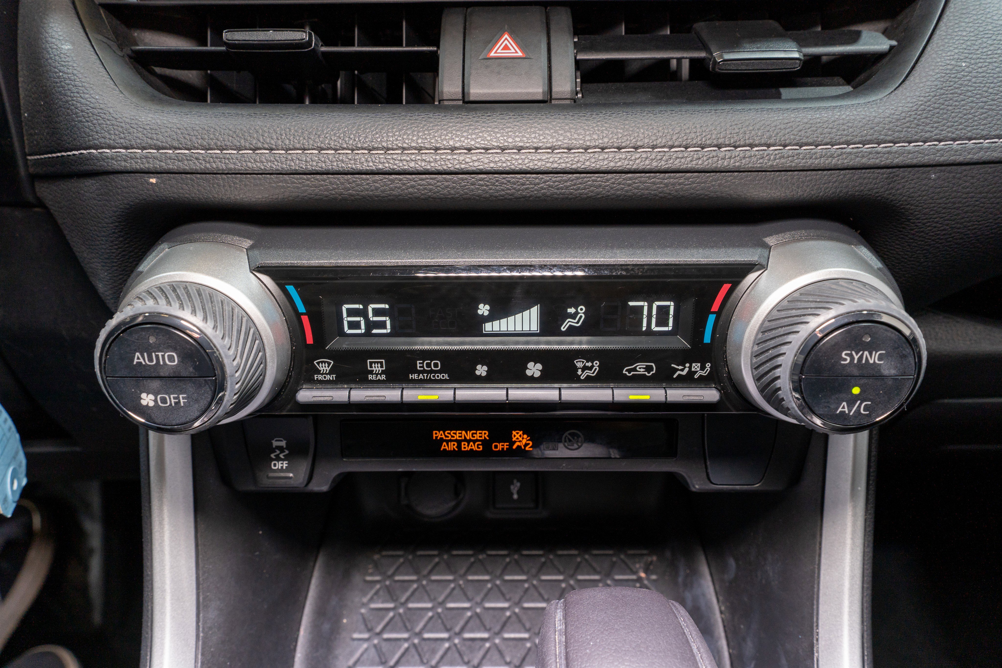 Used 2022 Toyota RAV4 LE image 19