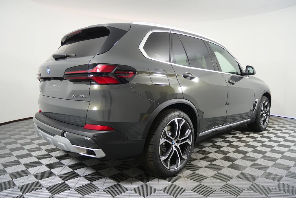 Used 2026 BMW X5 xDrive50e w/ Climate Comfort Package AWD/4WD image 4