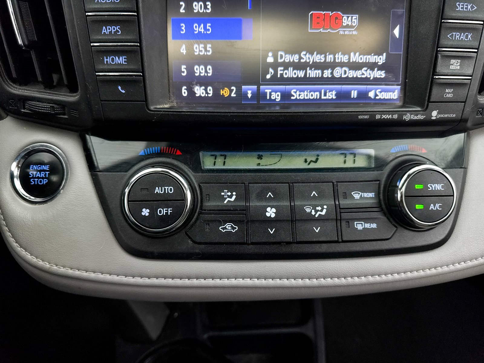 Used 2018 Toyota RAV4 Limited image 26