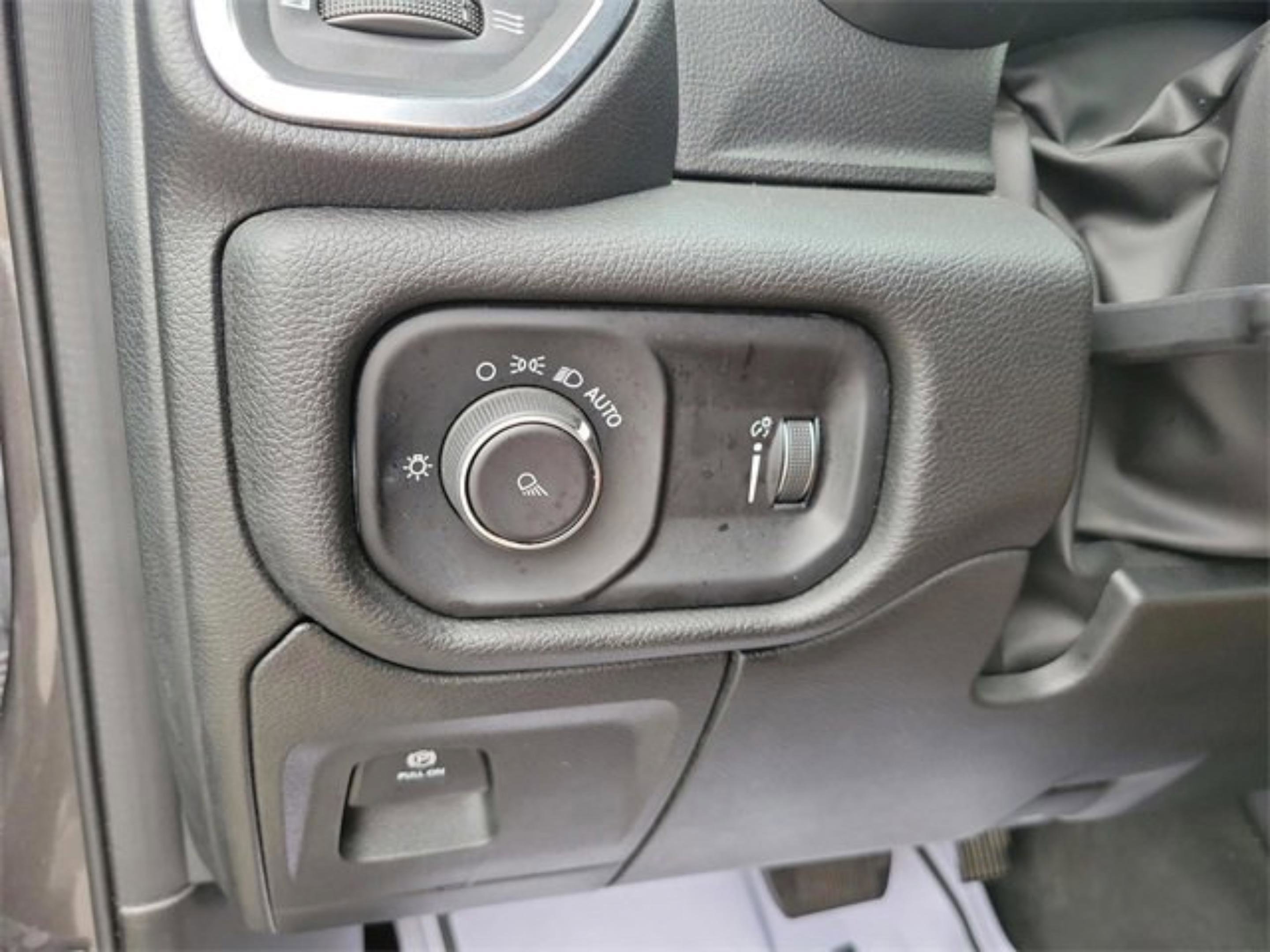 Used 2024 RAM 1500 Laramie image 31