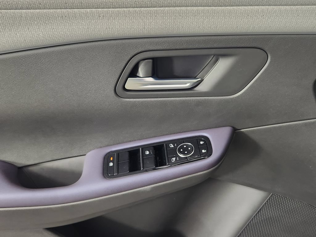 New 2026 Nissan Leaf SV+ w/ Illuminated Package FWD image 11