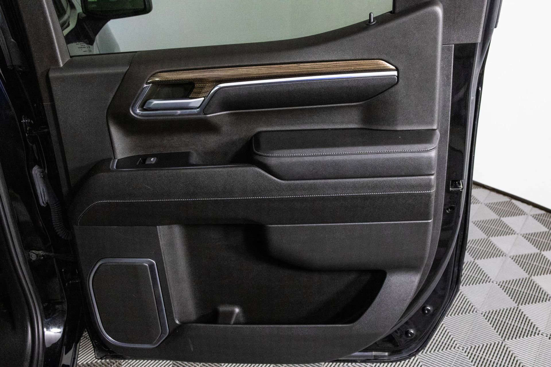 Used 2023 Chevrolet Silverado 1500 LT image 36