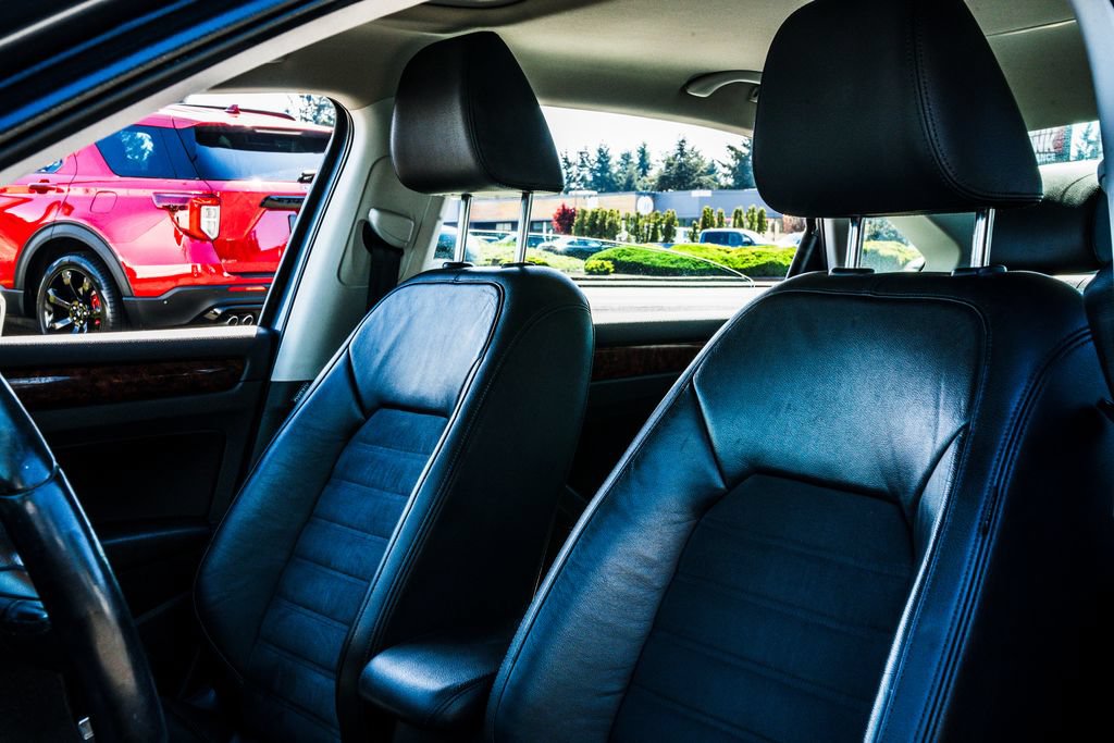Used 2013 Volkswagen Passat 2.5 SEL Premium FWD image 22