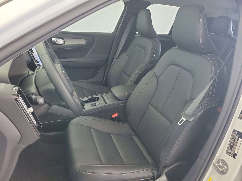 New 2026 Volvo XC40 B4 Core image 18