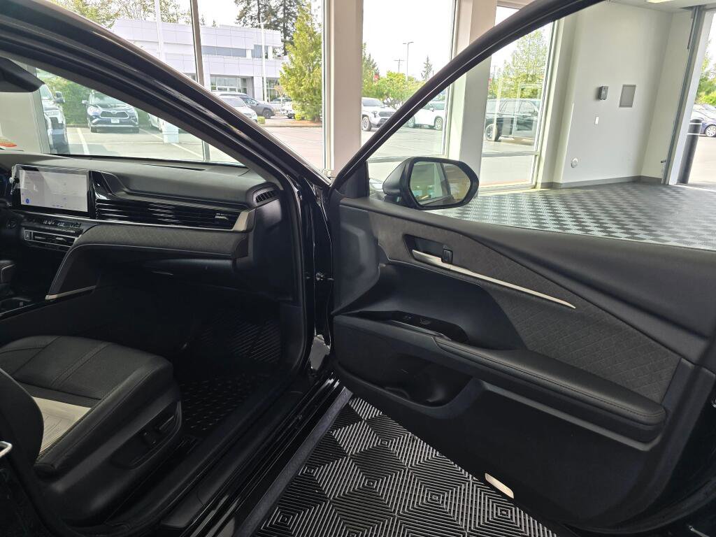 Used 2025 Toyota Camry XLE FWD image 43