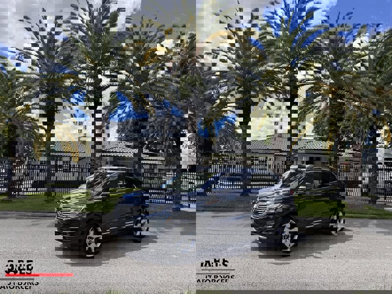 Used 2017 Lincoln MKC Premiere image 2