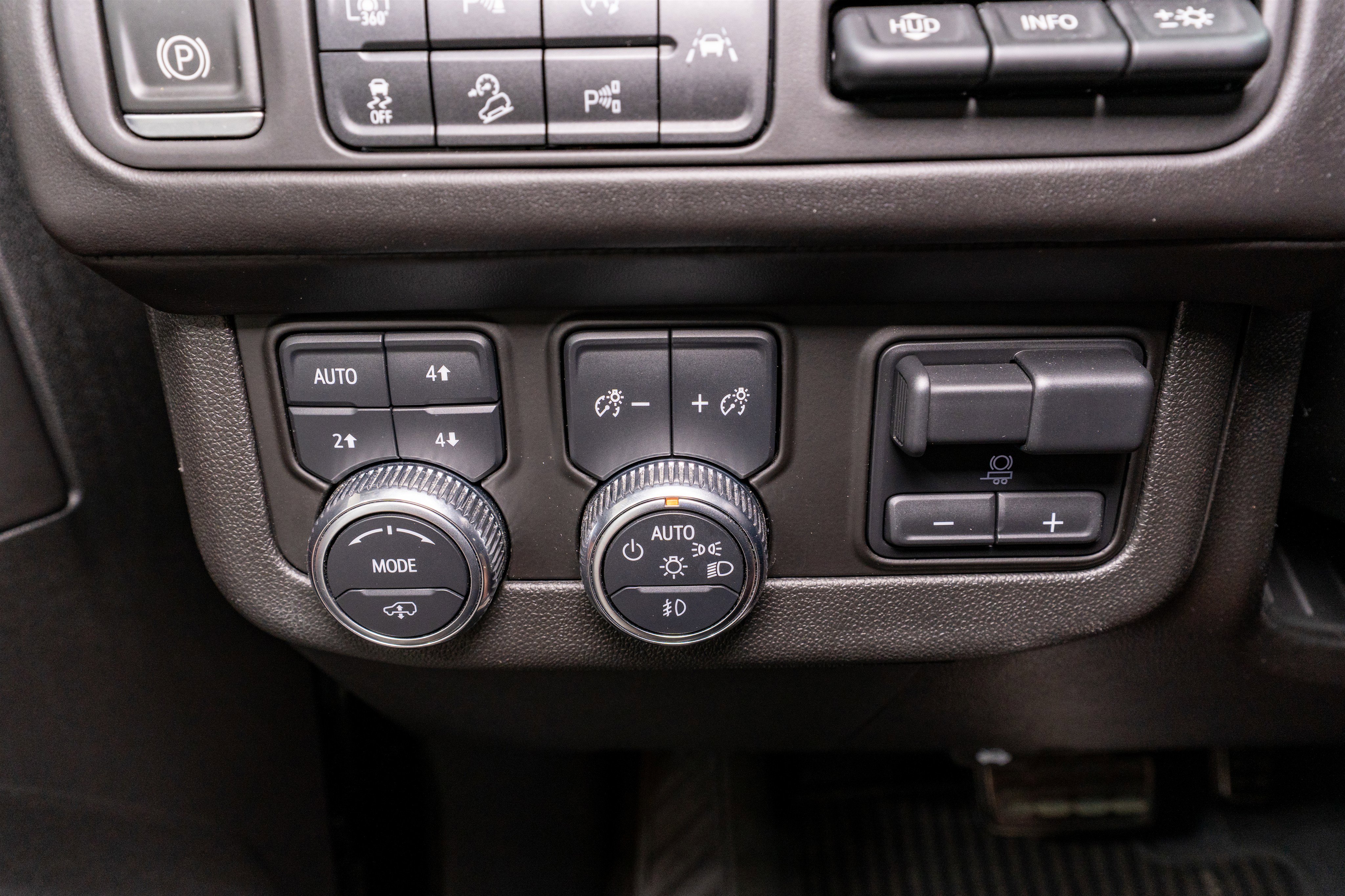 Used 2023 GMC Yukon Denali Ultimate AWD/4WD image 34