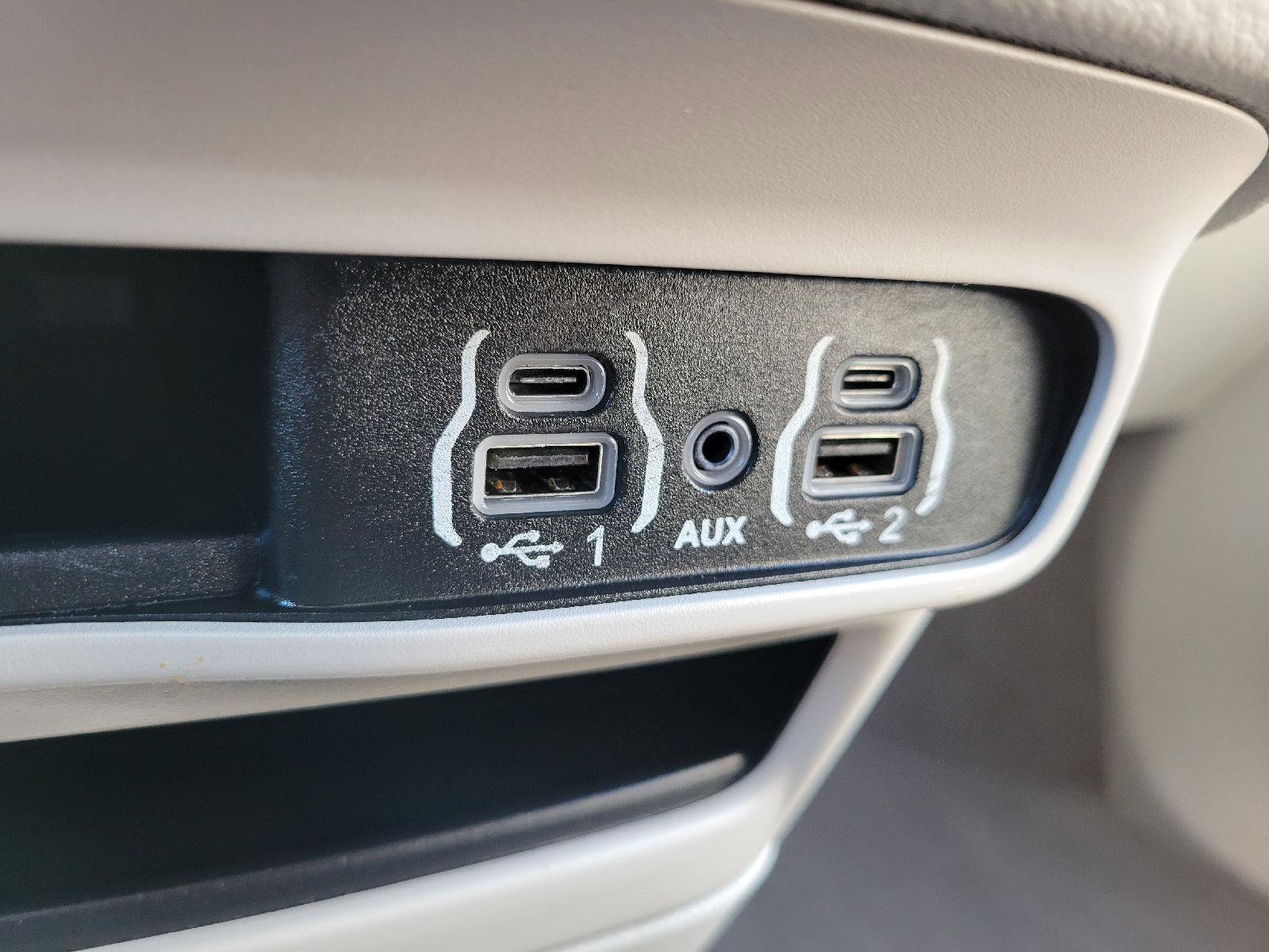 Used 2021 Chrysler Voyager LX image 20