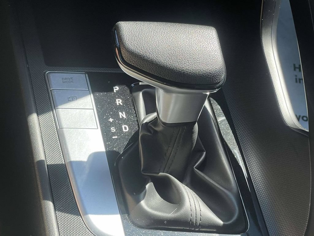 Used 2024 Hyundai Elantra SEL FWD image 25