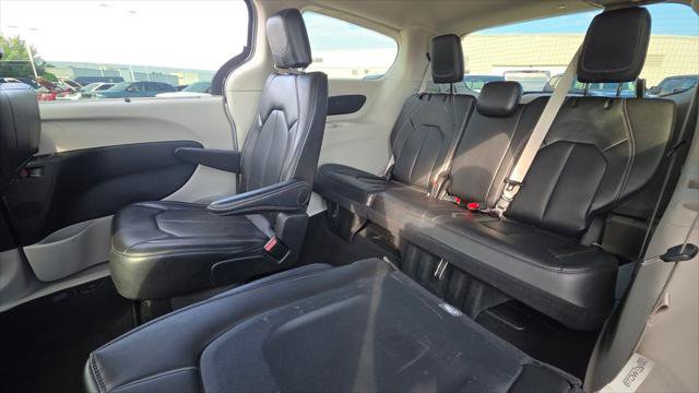 Certified 2024 Chrysler Pacifica Touring-L FWD image 22