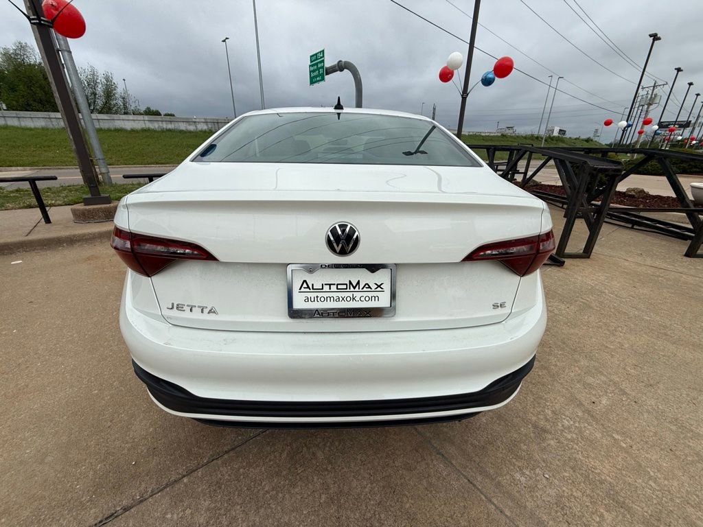 Used 2024 Volkswagen Jetta SE image 7