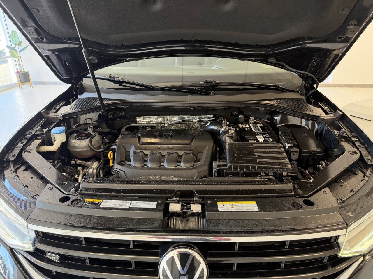 Used 2022 Volkswagen Tiguan SE R-Line AWD/4WD image 54