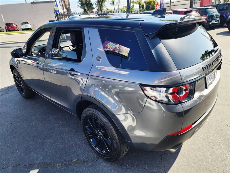 Used 2019 Land Rover Discovery Sport SE image 4