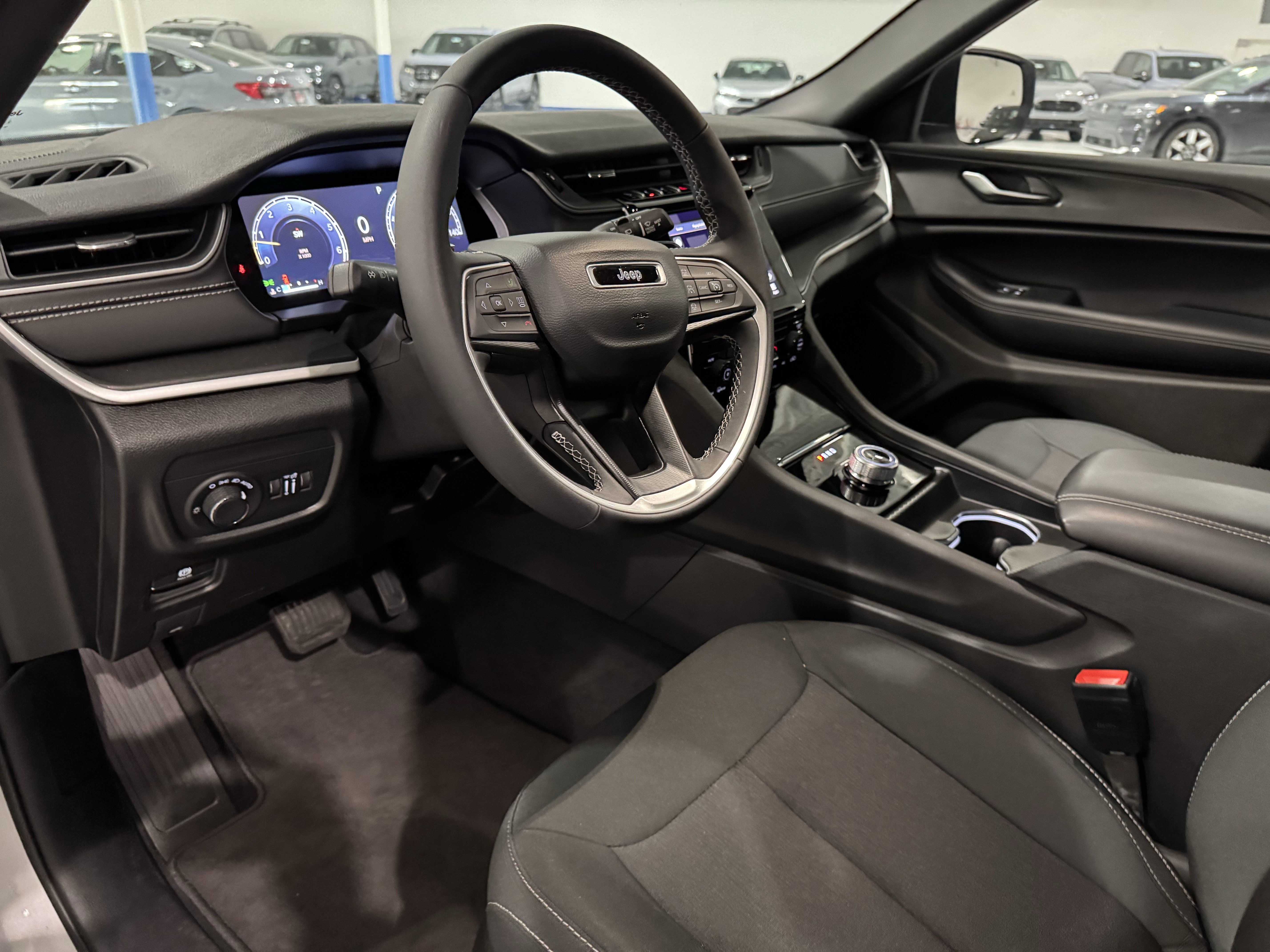 Used 2024 Jeep Grand Cherokee Laredo w/ MOPAR Finishing Package image 28