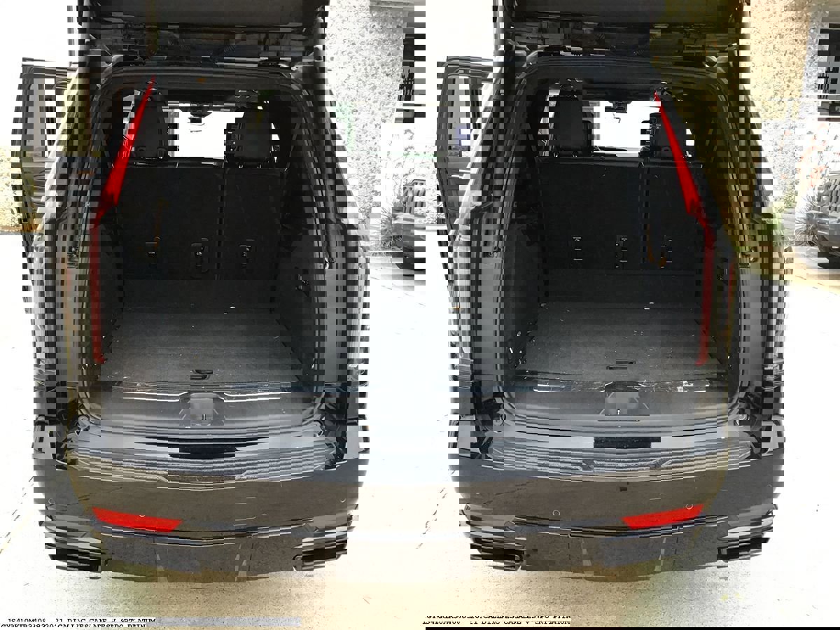 Used 2021 Cadillac Escalade ESV Sport Platinum image 16