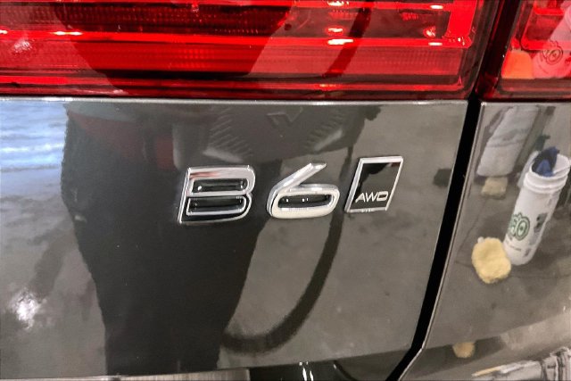 Certified 2022 Volvo XC60 B6 Inscription w/ Climate Package AWD/4WD image 11