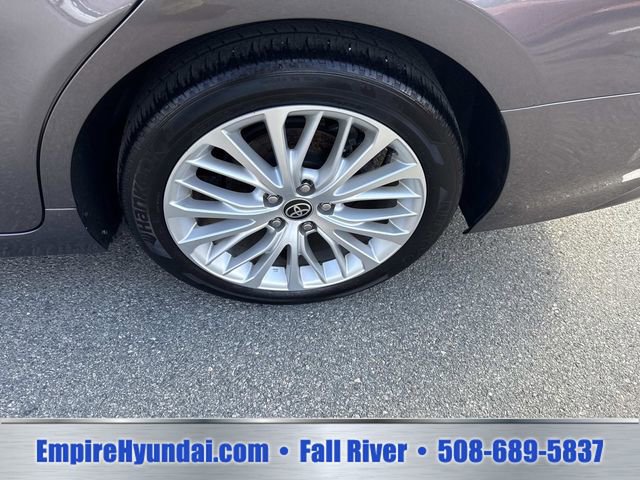 Used 2020 Toyota Camry XLE w/ Sunroof Package FWD image 12