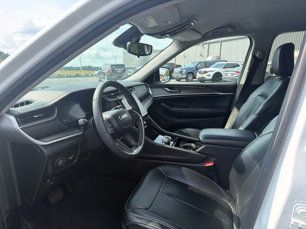 Used 2023 Jeep Grand Cherokee L Limited AWD/4WD image 12