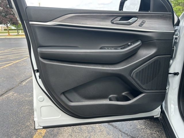 New 2025 Jeep Grand Cherokee L Limited image 23