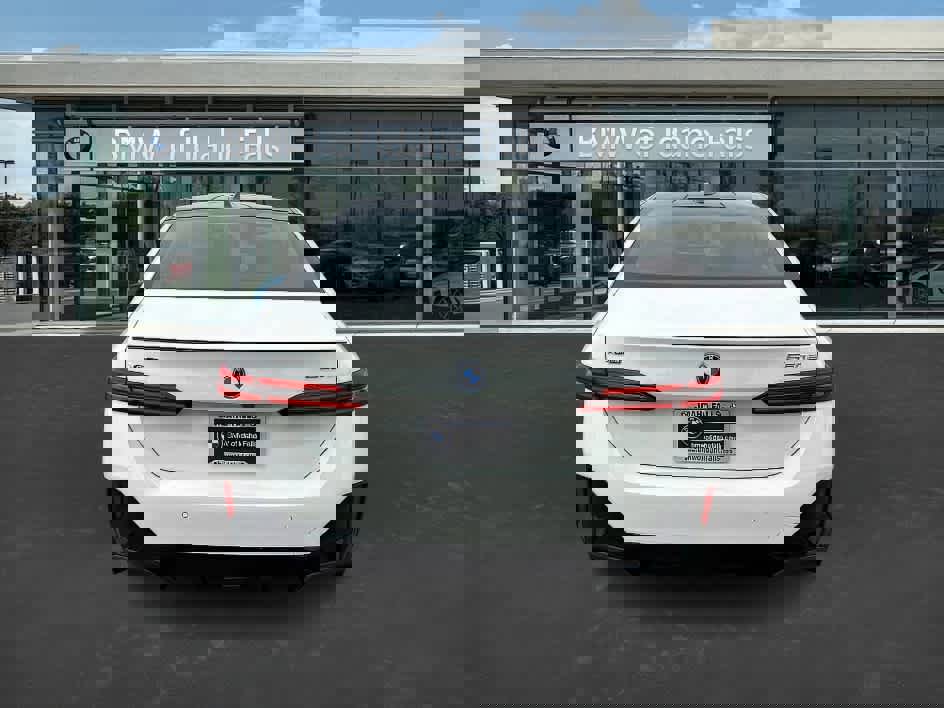 Used 2026 BMW 550e xDrive image 7