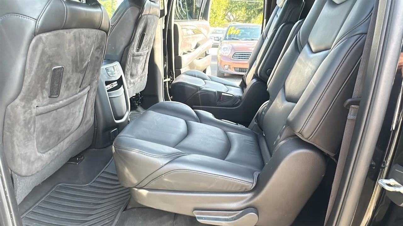 Used 2016 Cadillac Escalade ESV Platinum AWD/4WD image 29