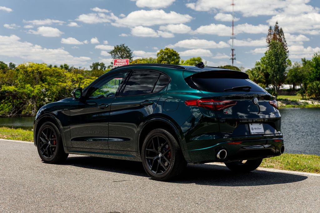 Used 2021 Alfa Romeo Stelvio Ti w/ Nero Edizione AWD/4WD image 5