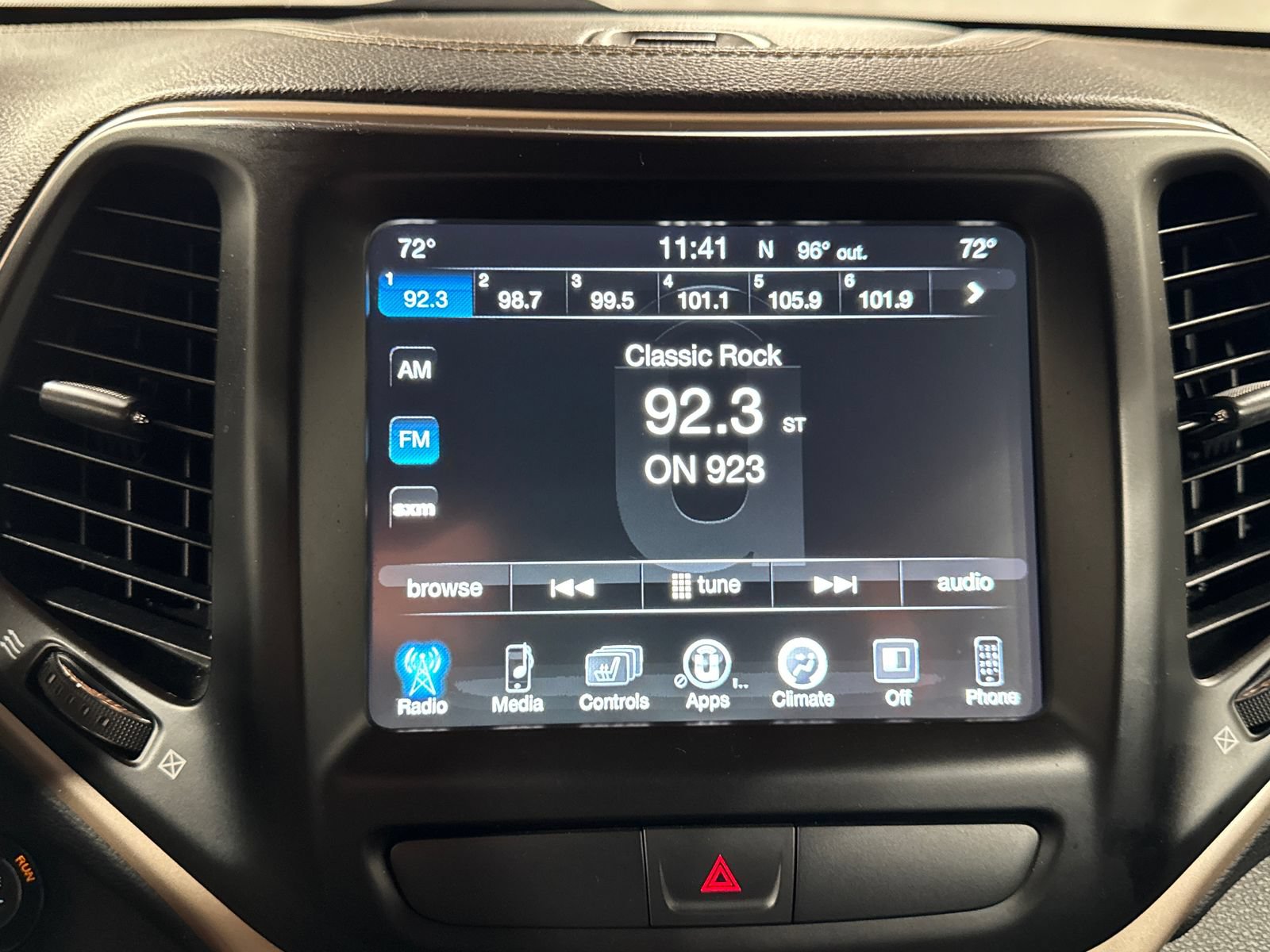 Used 2017 Jeep Cherokee Limited AWD/4WD image 24