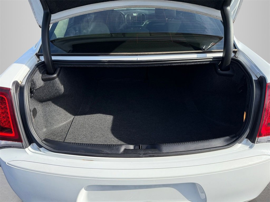 Used 2022 Chrysler 300 Touring w/ Sport Appearance Package image 8