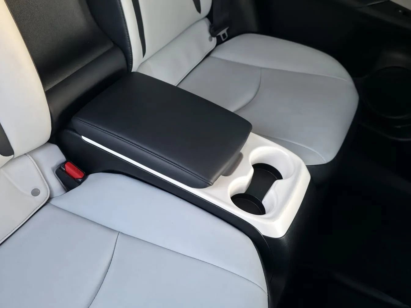 Used 2018 Toyota Prius Prime Premium image 21