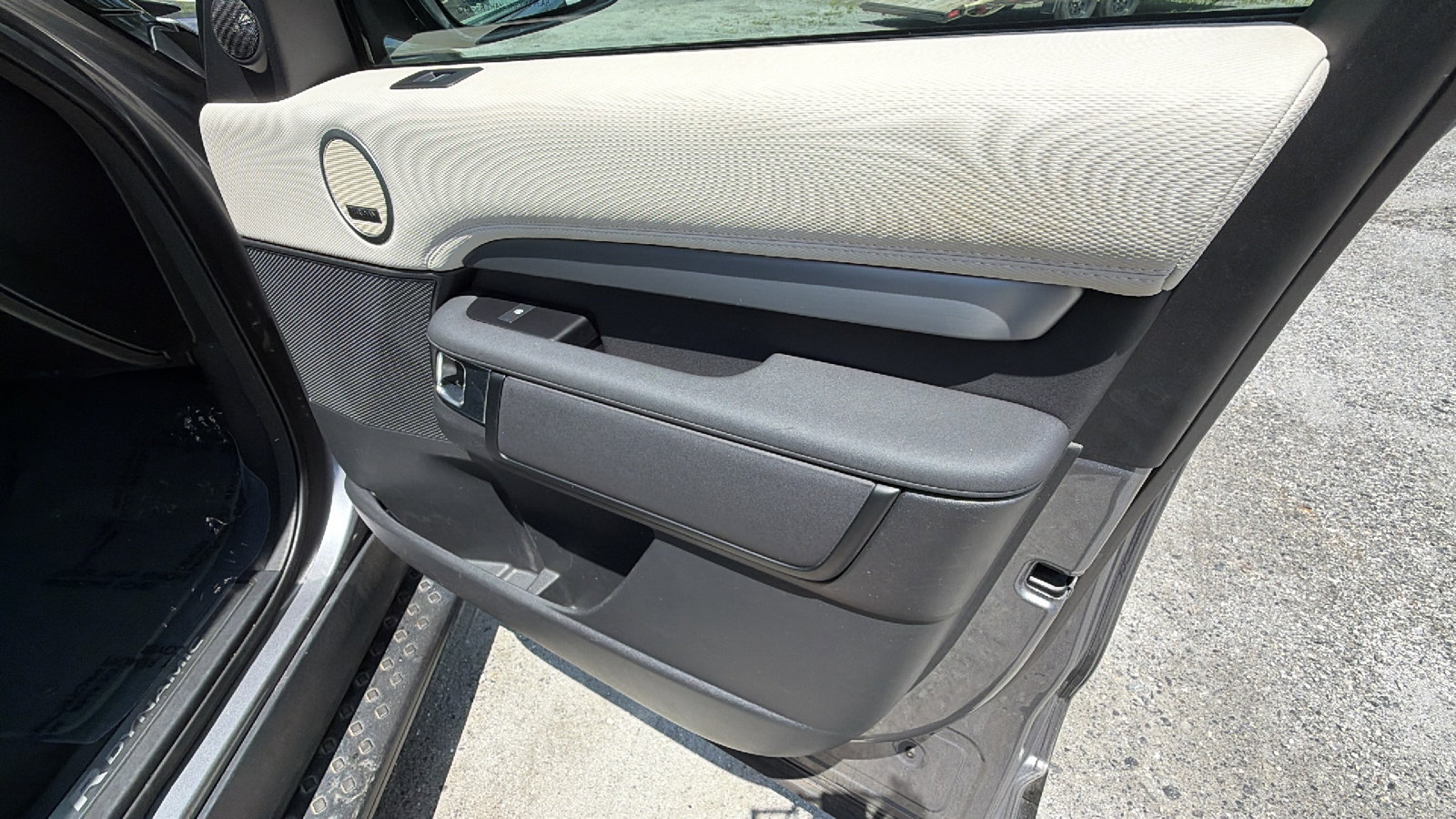 Used 2023 Land Rover Discovery S R-Dynamic AWD/4WD image 19