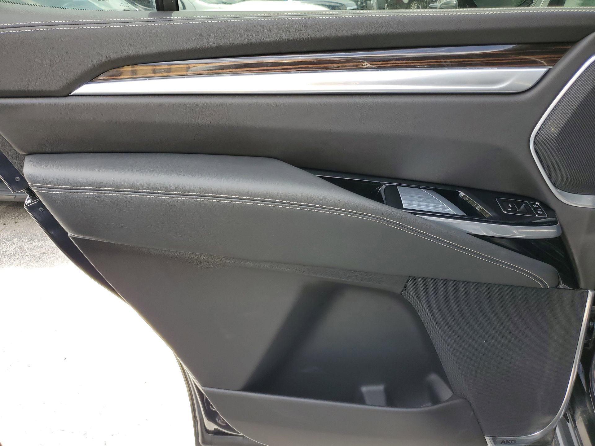 Used 2025 Cadillac Escalade Premium Luxury image 10