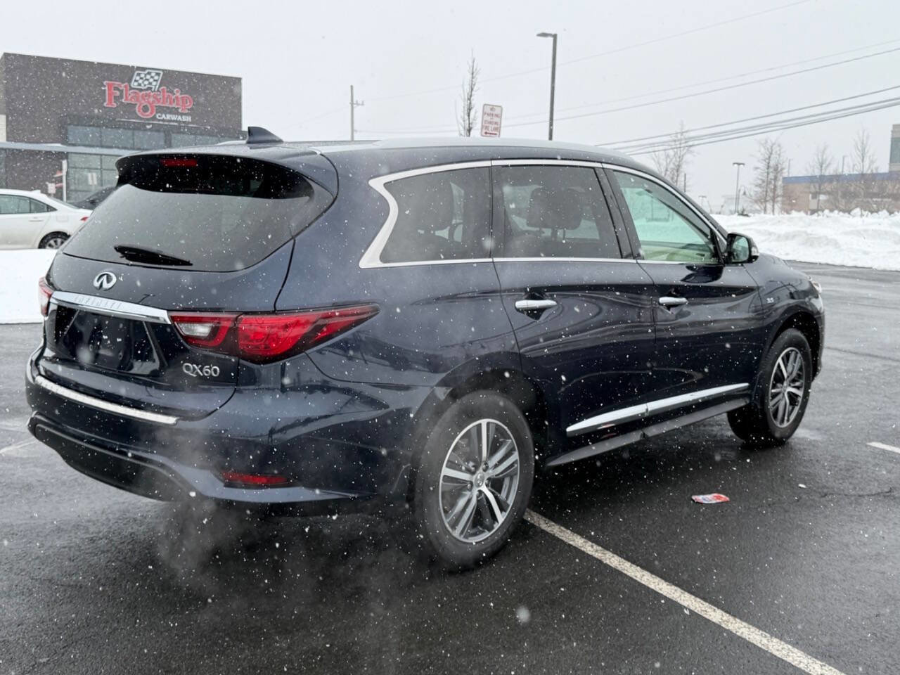 Used 2019 INFINITI QX60 Luxe w/ Essential Package image 3