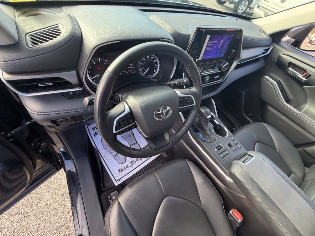 Used 2023 Toyota Highlander XLE AWD/4WD image 12