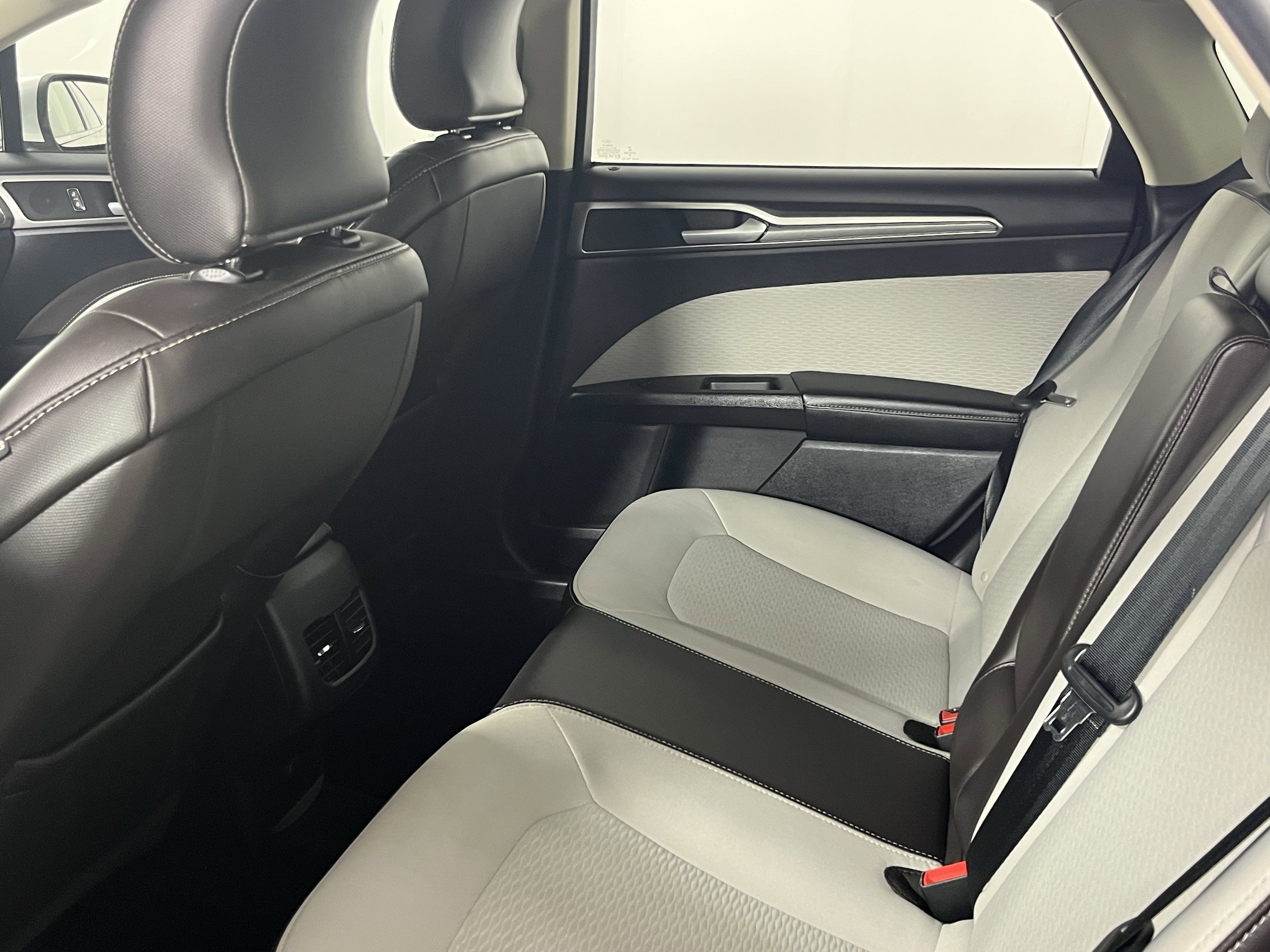 Used 2019 Ford Fusion SE w/ Equipment Group 151A image 13