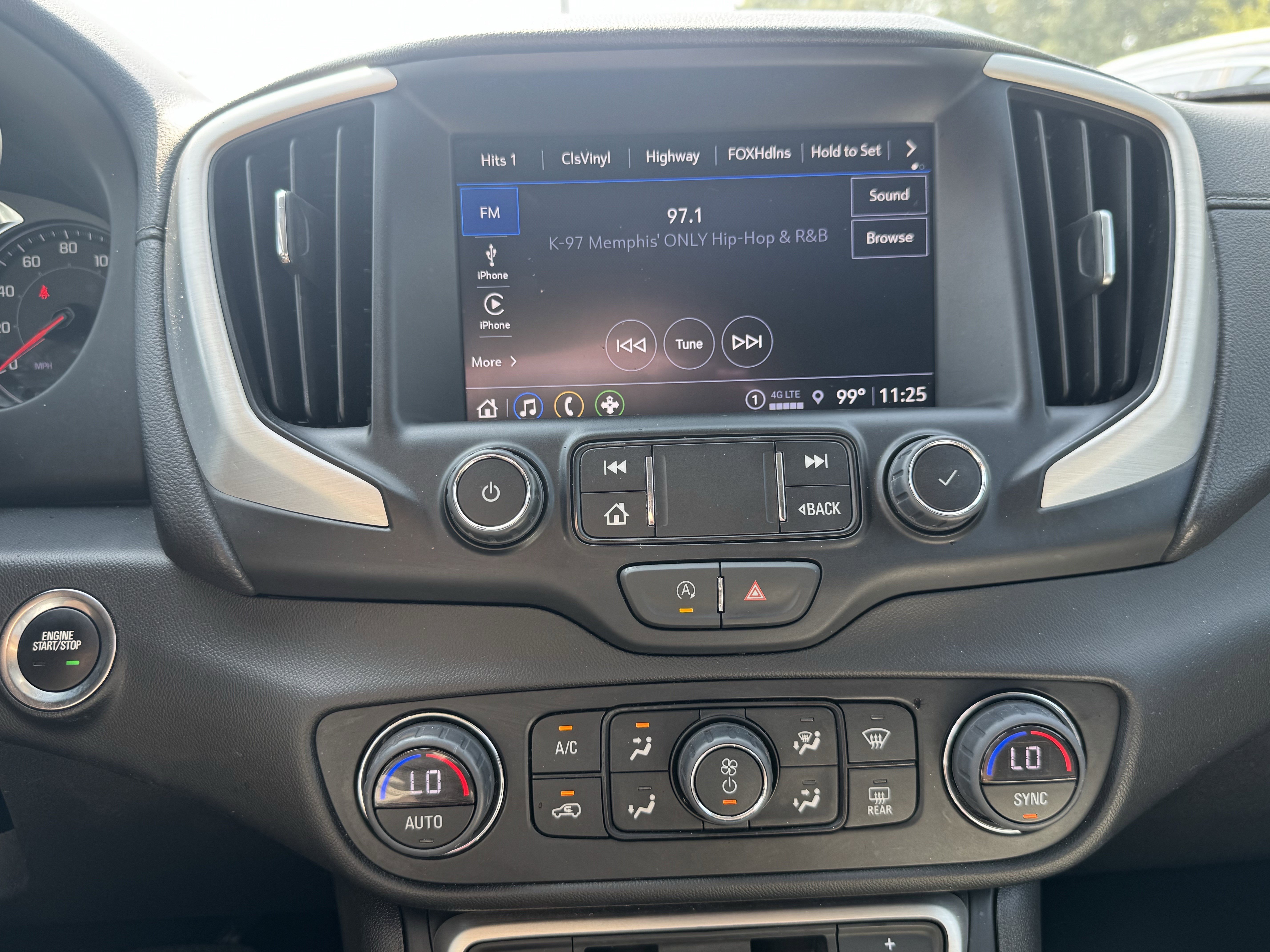 Used 2023 GMC Terrain SLT image 12