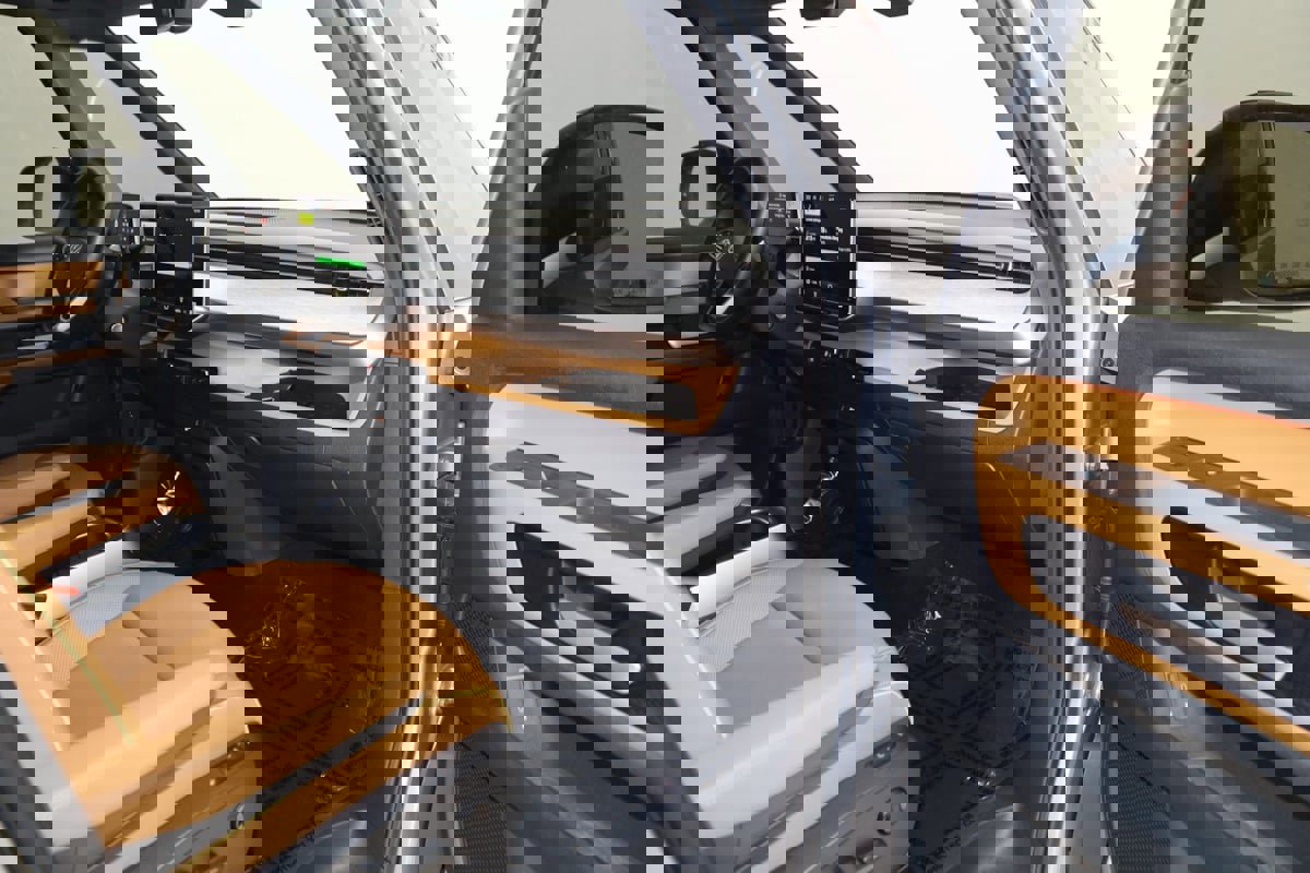 Used 2025 Volkswagen ID. Buzz Pro S image 53