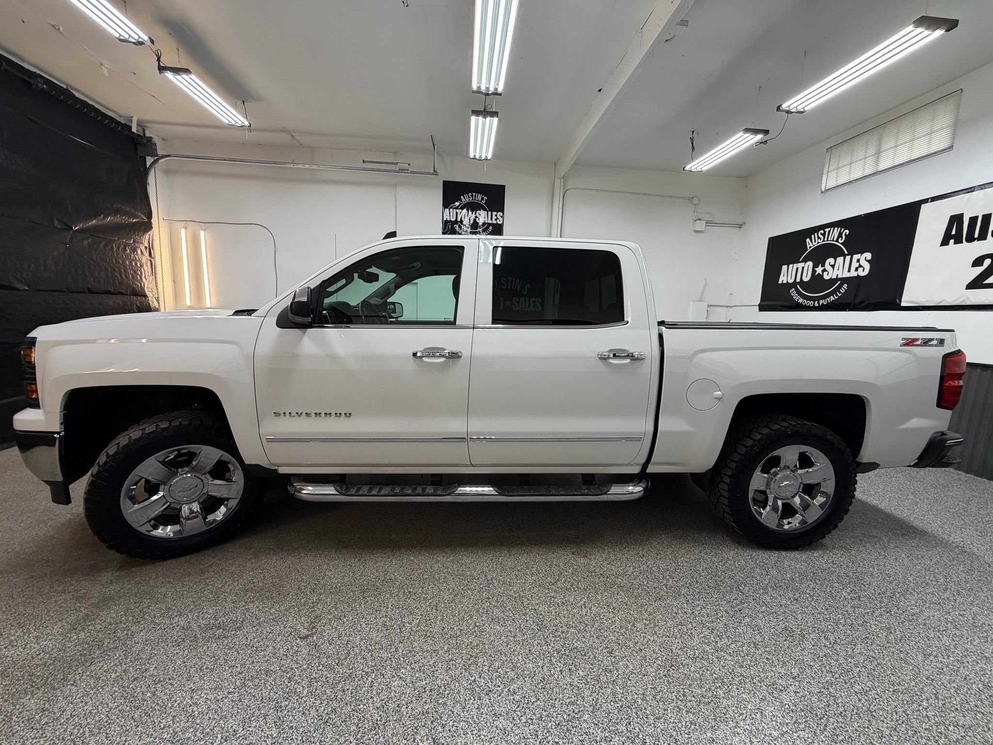 Used 2015 Chevrolet Silverado 1500 LTZ Z71 w/ LTZ Plus Package AWD/4WD image 7
