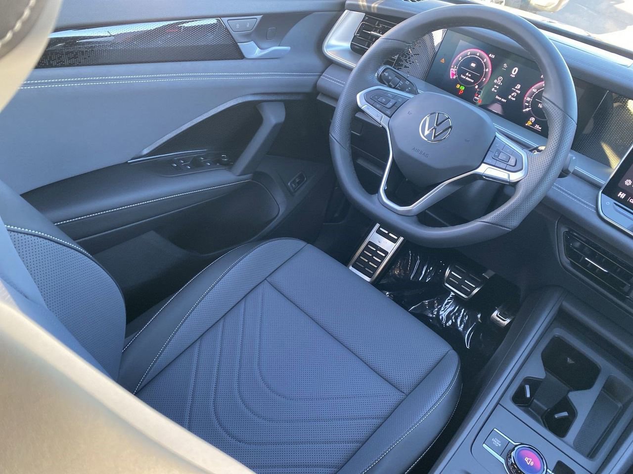 New 2026 Volkswagen Tiguan SE R-Line image 10