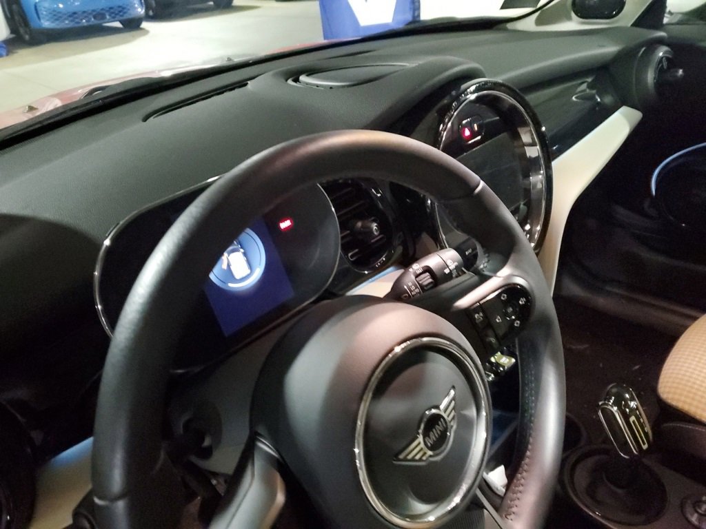 Used 2023 MINI Cooper SE image 7