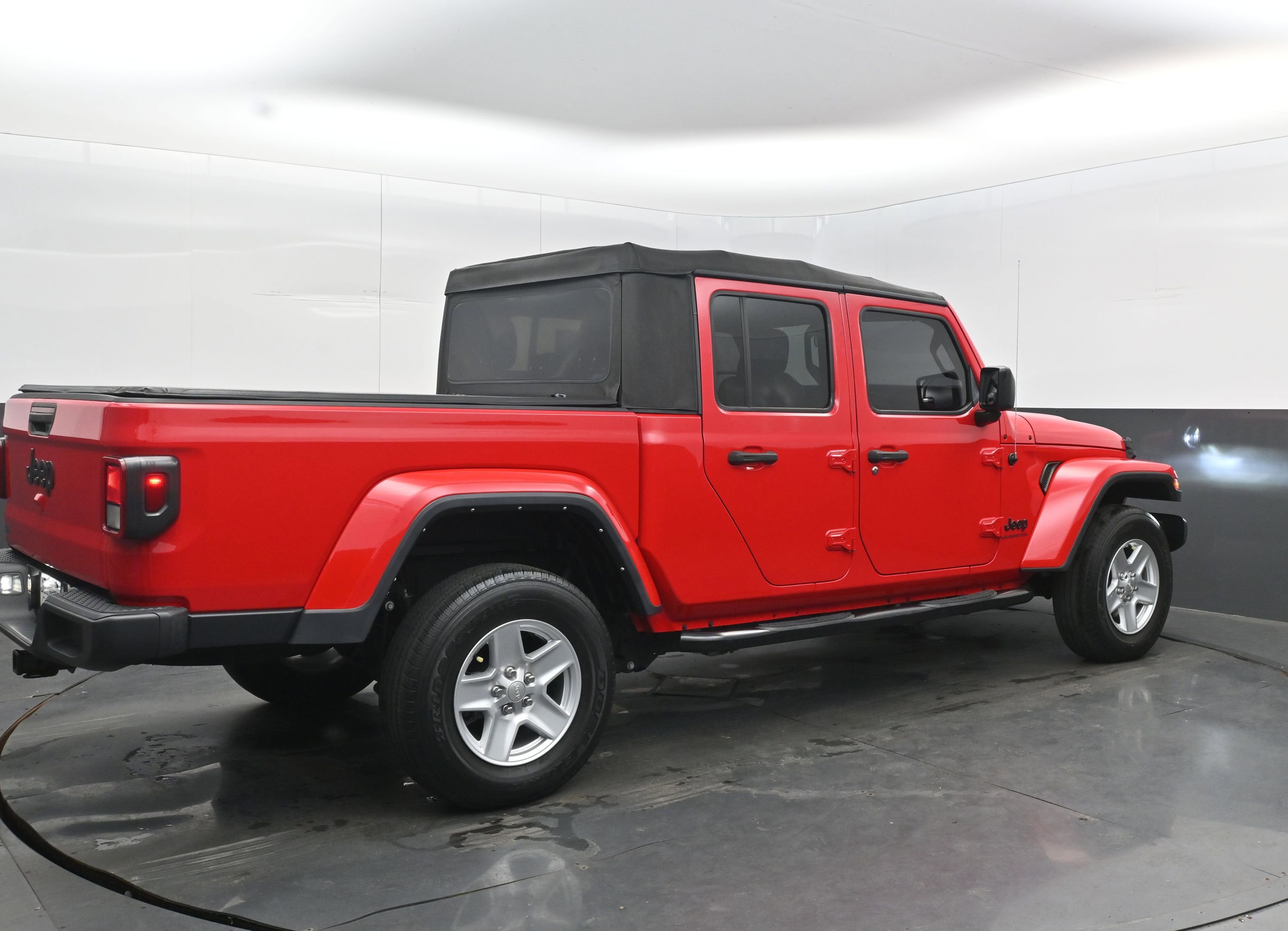 Used 2022 Jeep Gladiator Sport image 7