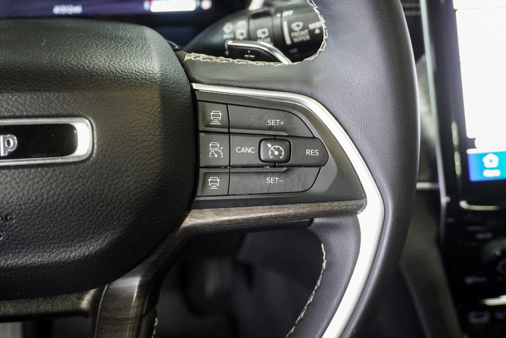 Used 2024 Jeep Grand Cherokee Limited w/ Luxury Tech Group II image 26