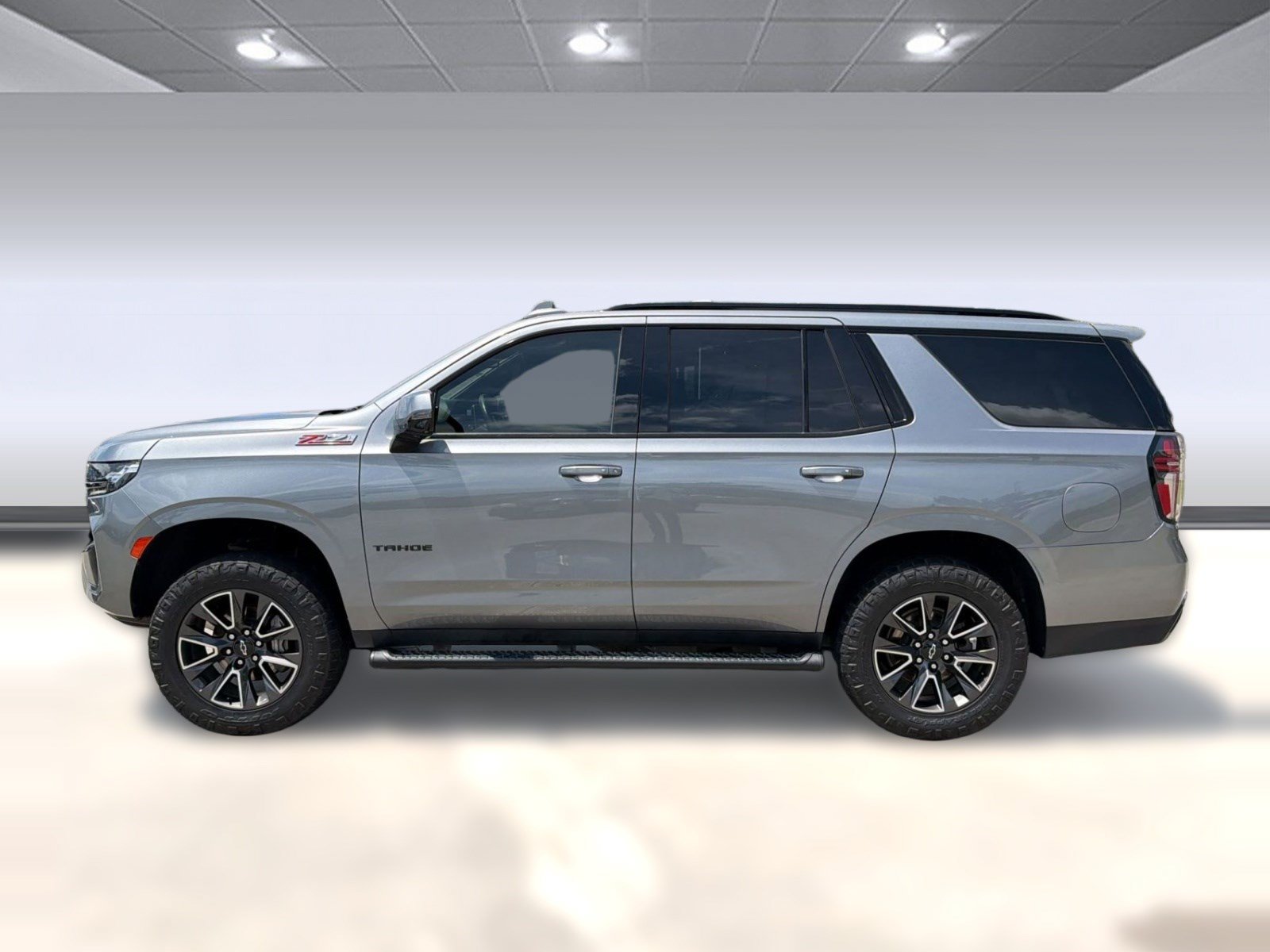 Certified 2022 Chevrolet Tahoe Z71 w/ Luxury Package AWD/4WD image 2